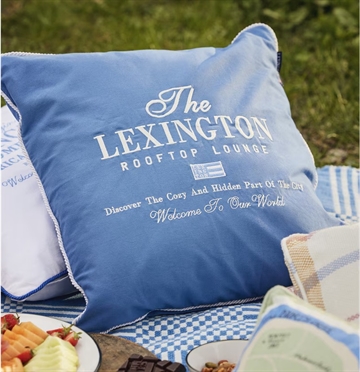 Lexington The Logo Organic Cotton Twill Pudebetræk 50x50 cm, Blåt/Hvidt